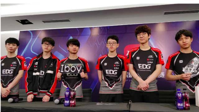 张玉宁通过 张玉宁通过