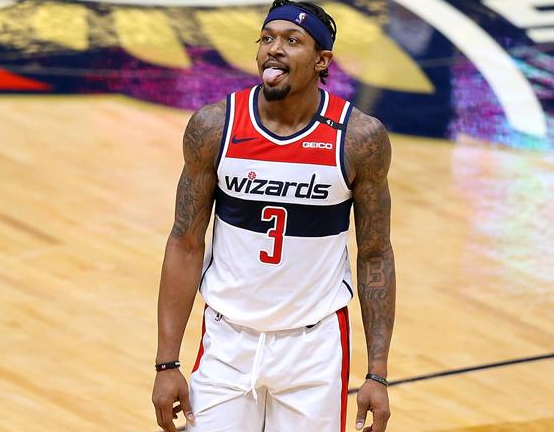 据其表现进 据其表现进